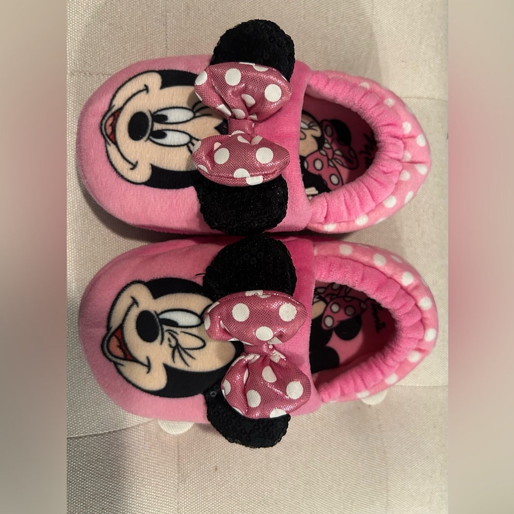 Disney girl toddler slippers size 9/10